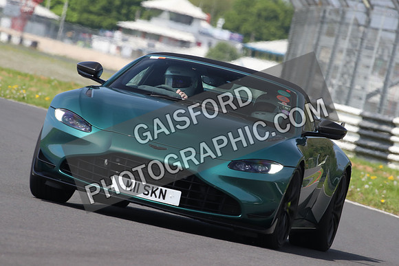 Aston Martin 0586