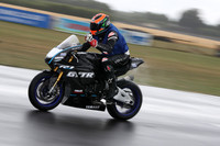 Yamaha R1 black