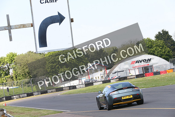 Aston Martin 1275