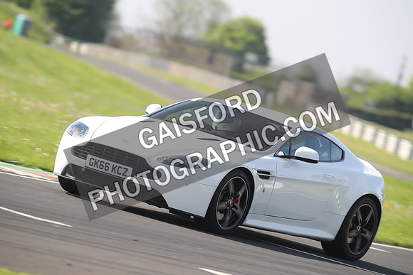 Aston Martin 0695